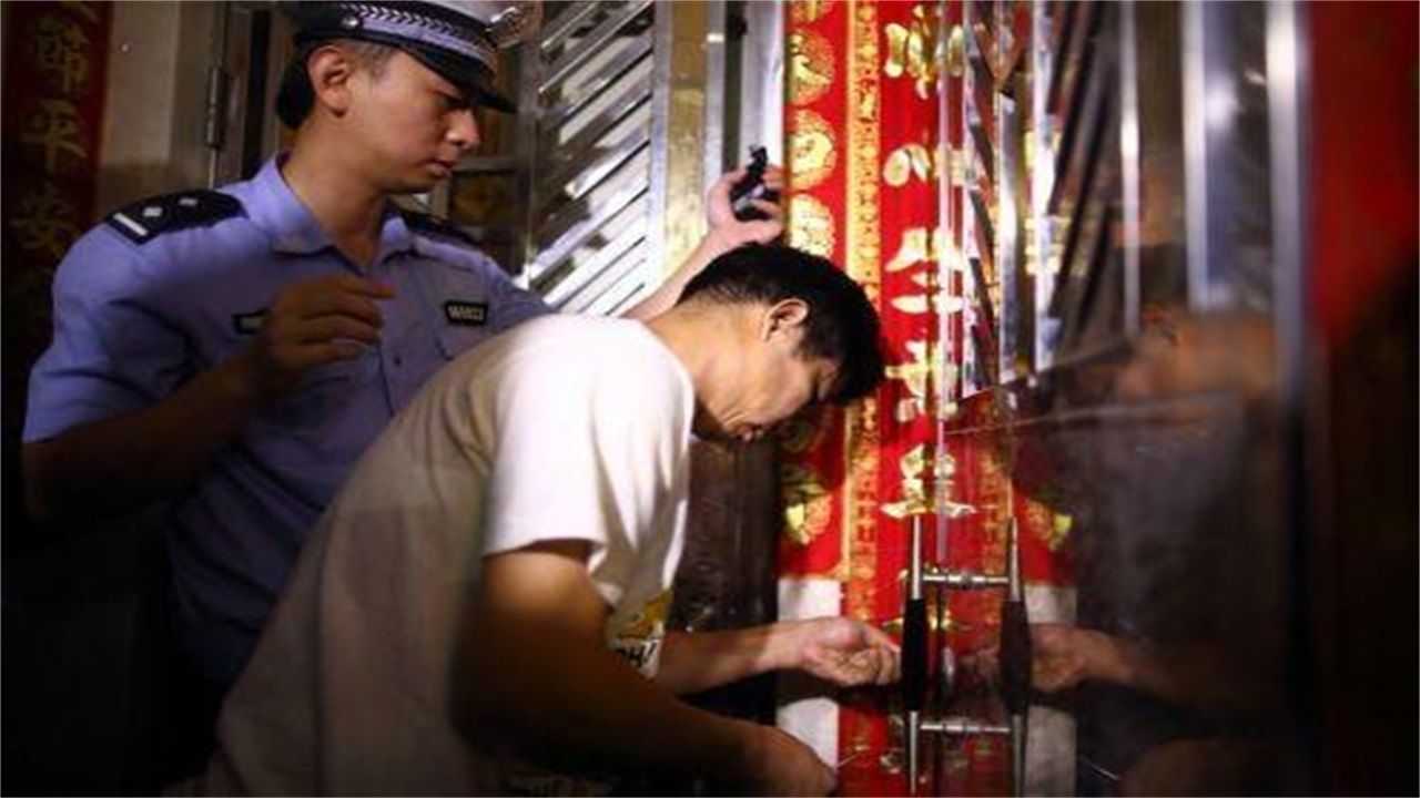 嘉峪关请开锁师傅开了锁后，师傅为什么一般都不进门，就算主人请也不进去？